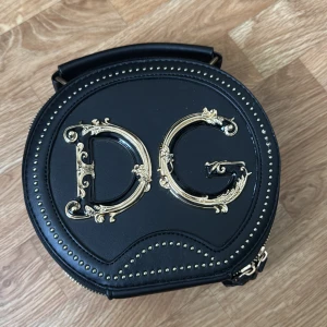 Axelväska  - Helt ny nästan 