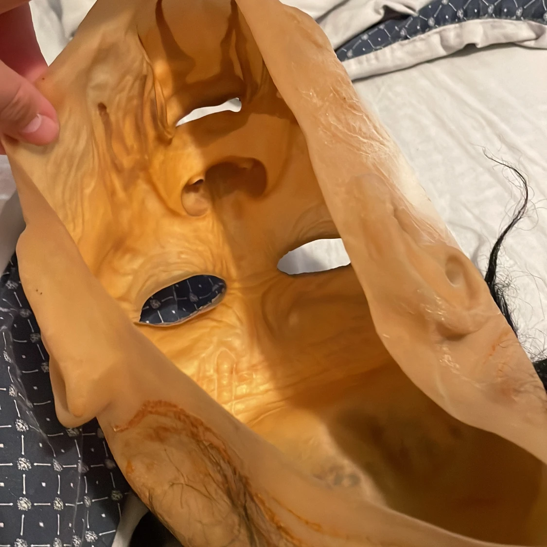 Halloweenmask med svart hår och bloddetaljer - 2