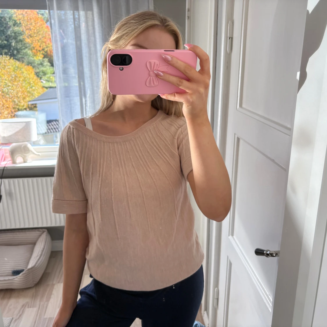 Beige stickad topp med kort ärm - 1