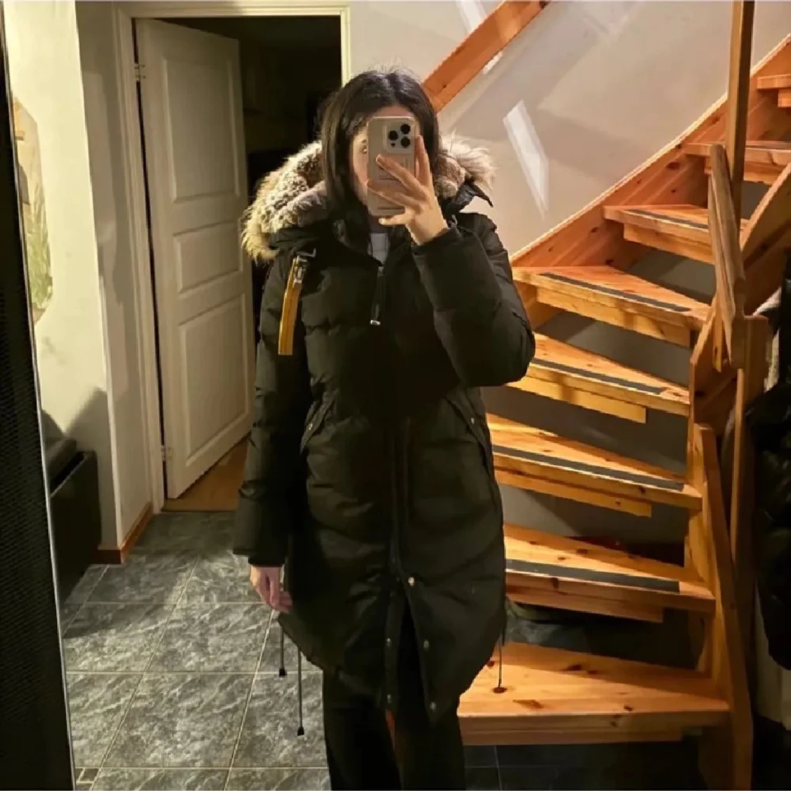 Svart lång dunjacka Parajumpers M