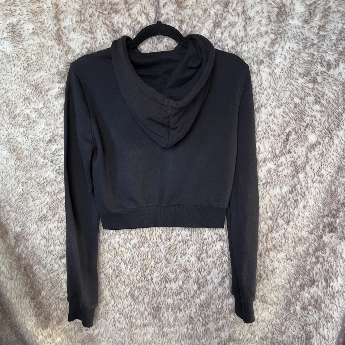 Svart croppad  zip hoodie - 1