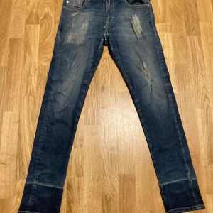 Replay Anbass - Säljer dessa feta par Replay Anbass hyperflex byxor i storlek 29. använts sparsamt. Hör av mig vid några frågor