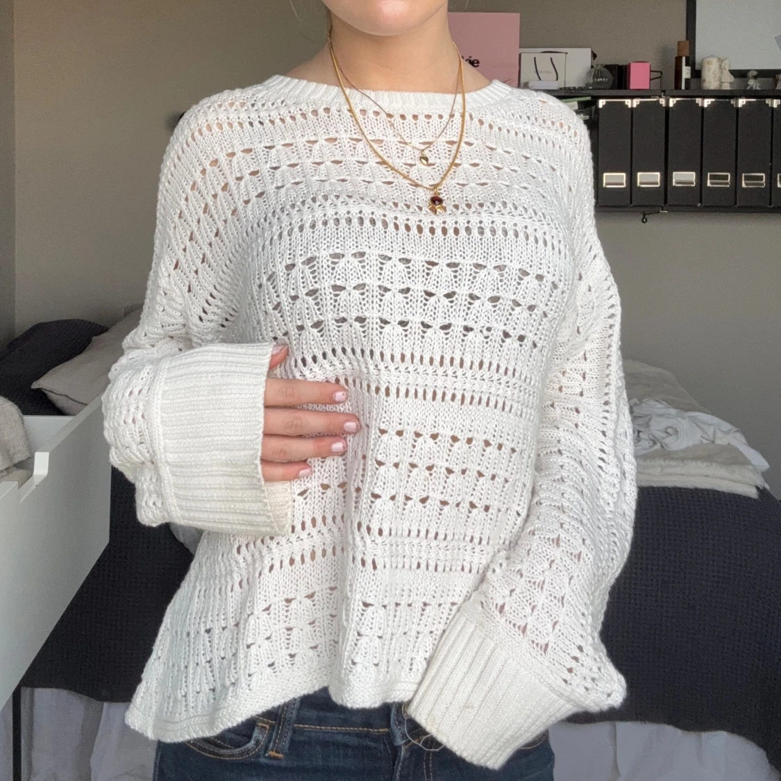 Vit stickad tröja med hålmönster - 1