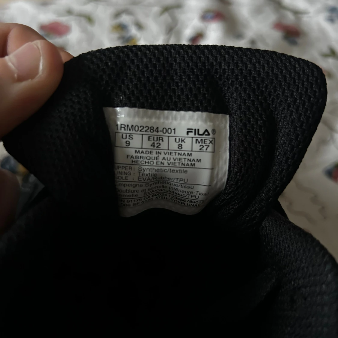 Svarta sneakers från FILA, storlek 42 (använd 1 gång - 3