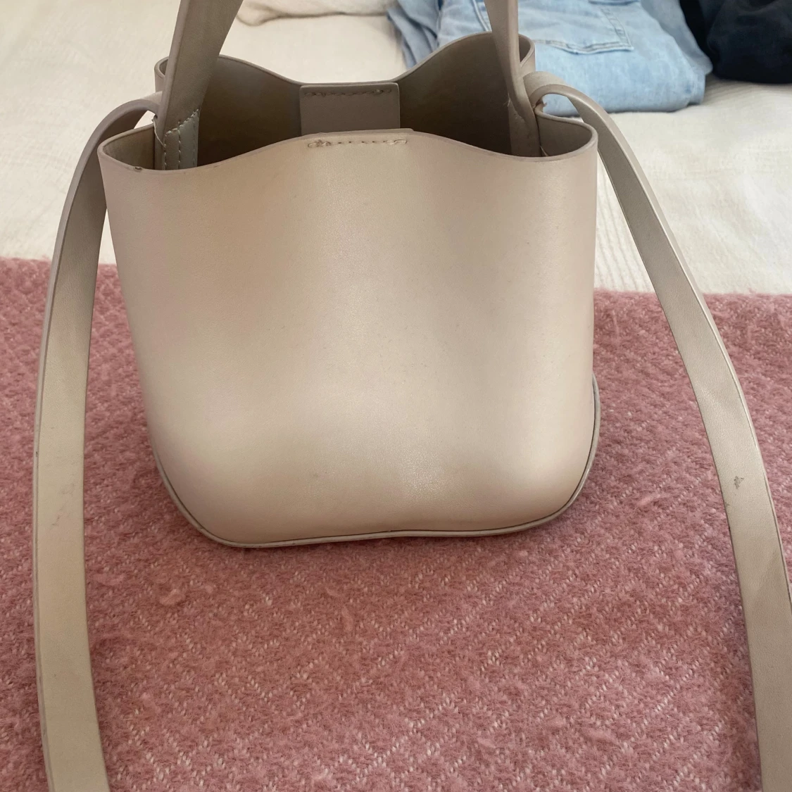 Beige axelväska från Gina Tricot