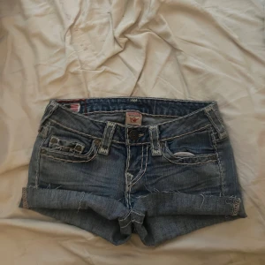 True religion shorts - Bra skick har använt dom en gång för dom passade inte min stil men annars väldigt fina