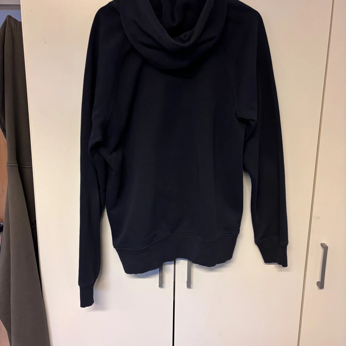 Mörkblå hoodie från GANT XL - 2