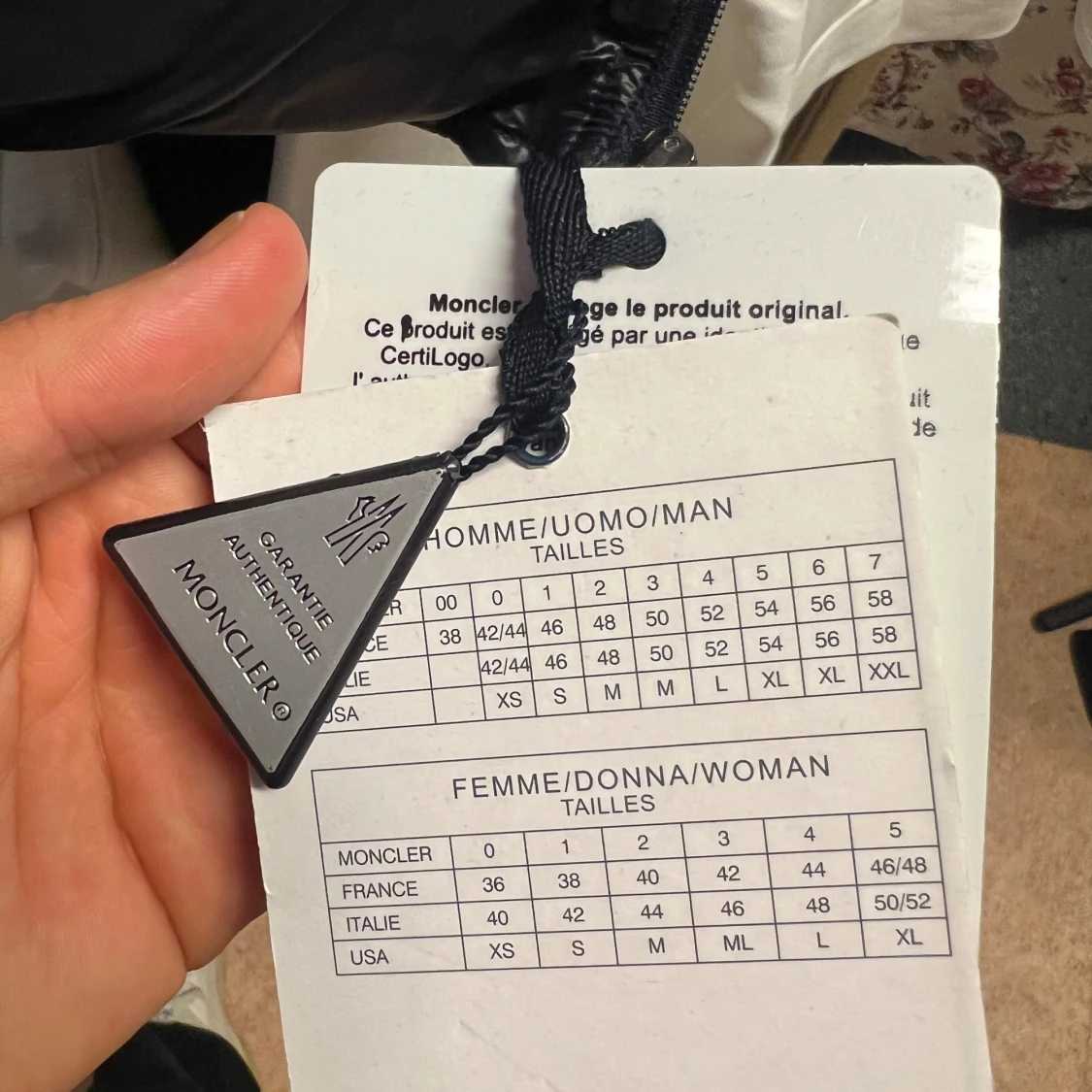 Mörkblå dunväst från Moncler - 4