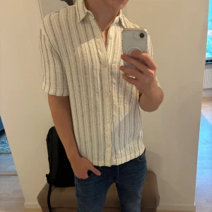 Zara skjorta - 10/10 skick, endast testad. Nypris 429 kr.