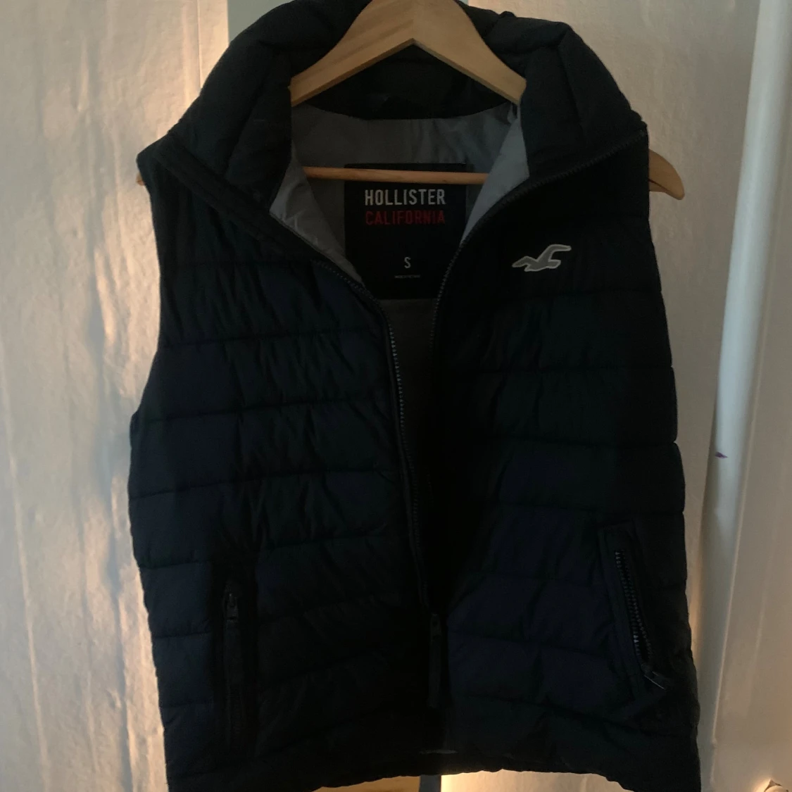 Svart dunväst från Hollister S