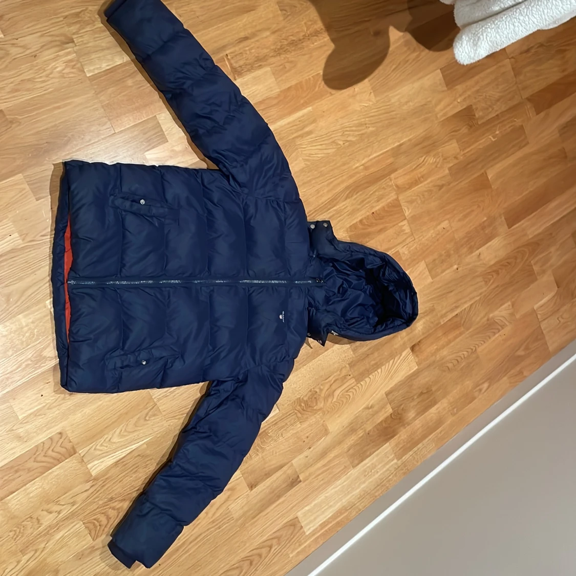 Mörkblå pufferjacka från GANT