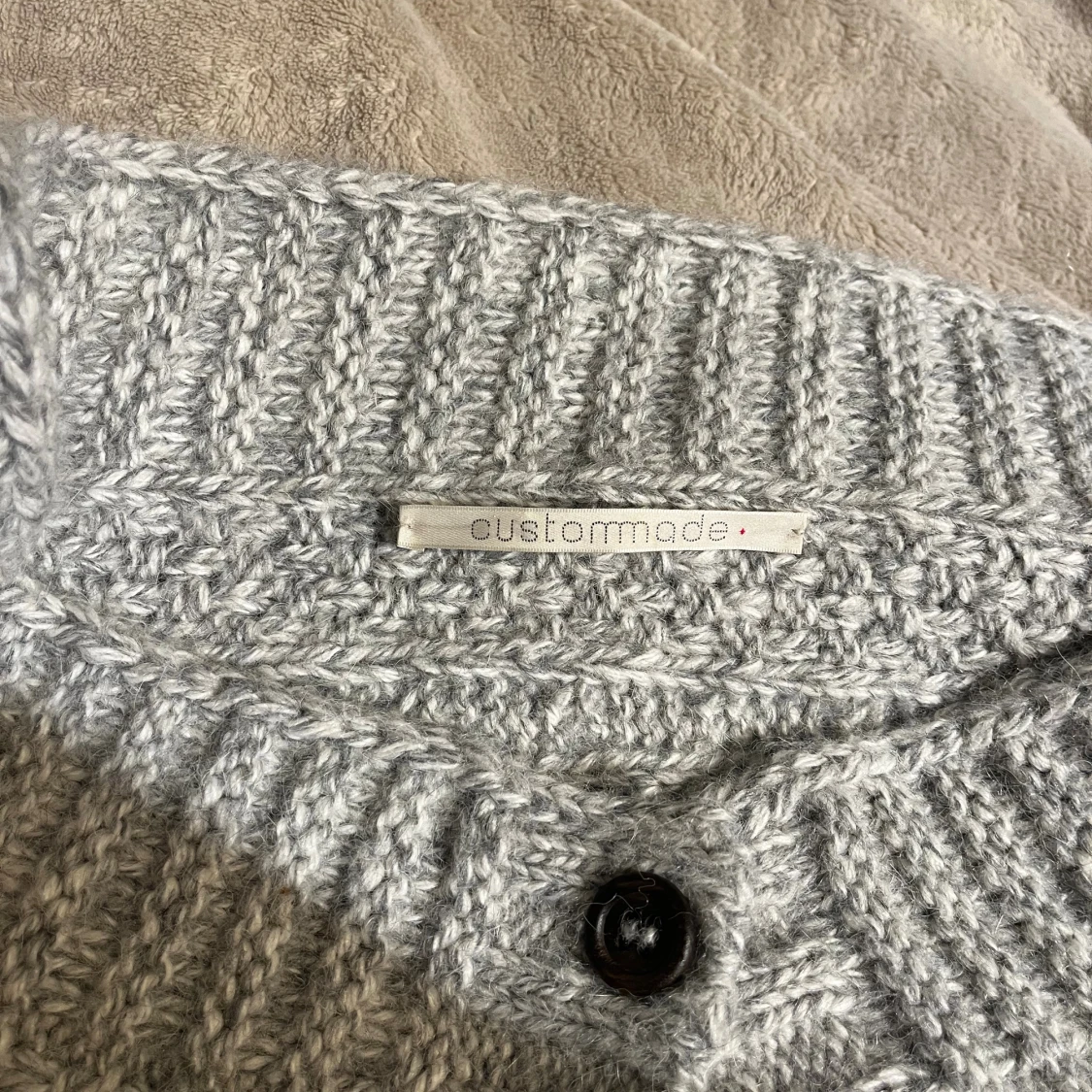 Grå stickad kofta från Custommade - 3