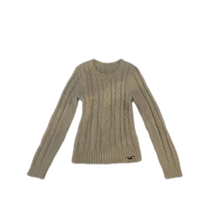 Hollister - Intressekoll på min jättefina tröja från Hollister. Supermysig och perfekt nu till hösten!!🤎🎃☕️