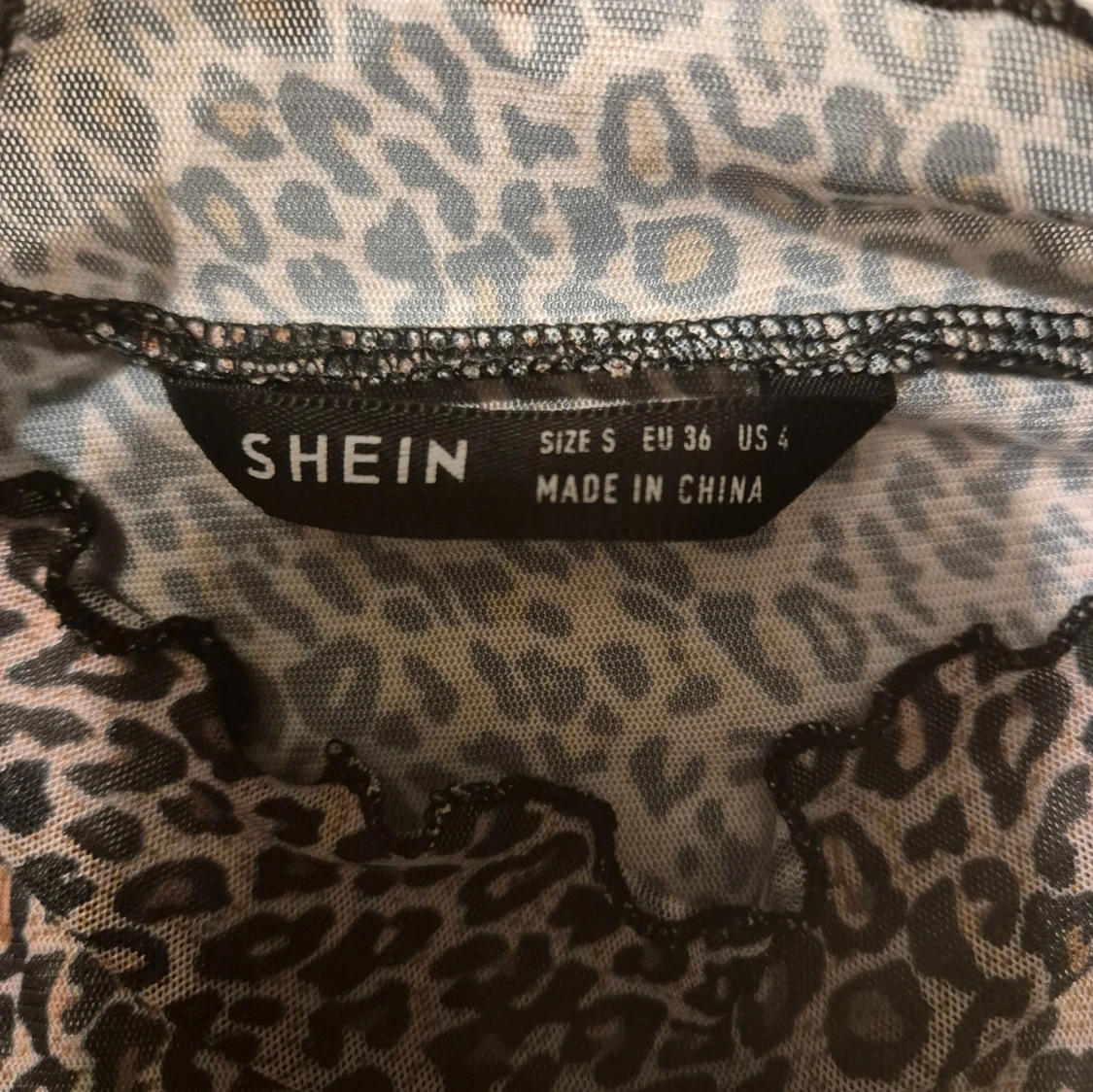 Leopardmönstrad mesh polotopp från SHEIN - 3