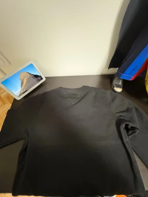 Tommy Hilfiger tröja - Tvär fett tröja, jättebra kondition kanske haft på den 1 eller två gånger.