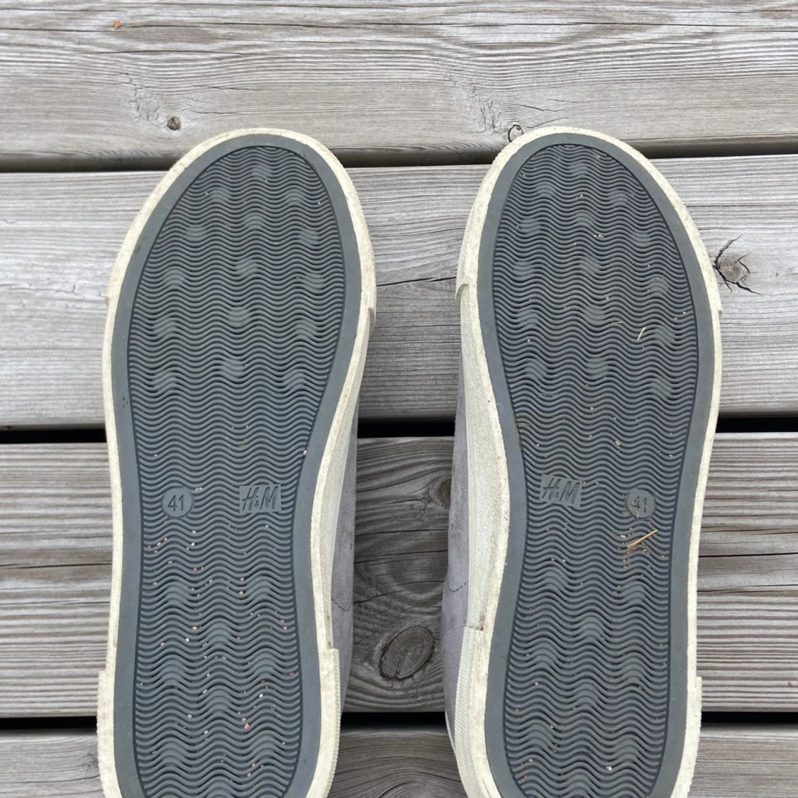 Grå mockasneakers från H&M - 3