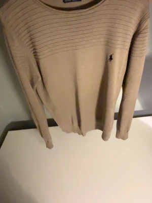 Ralph lauren tröja - Riktigt fett Ralph lauren tröja i väldigt bra skick. Storlek S. Hör av dig vi funderingar. 