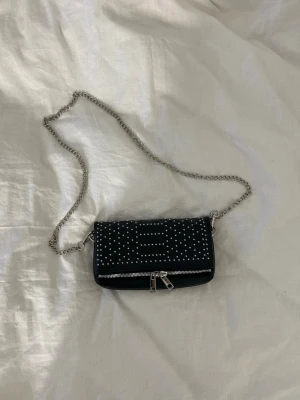 Populär väska  - Snygg väska!! Aldrig använd. Kommer tyvärr inte till användning