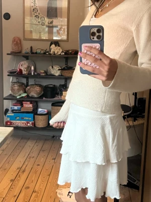 Vit volangkjol  - Strl S :) aldrig använd 