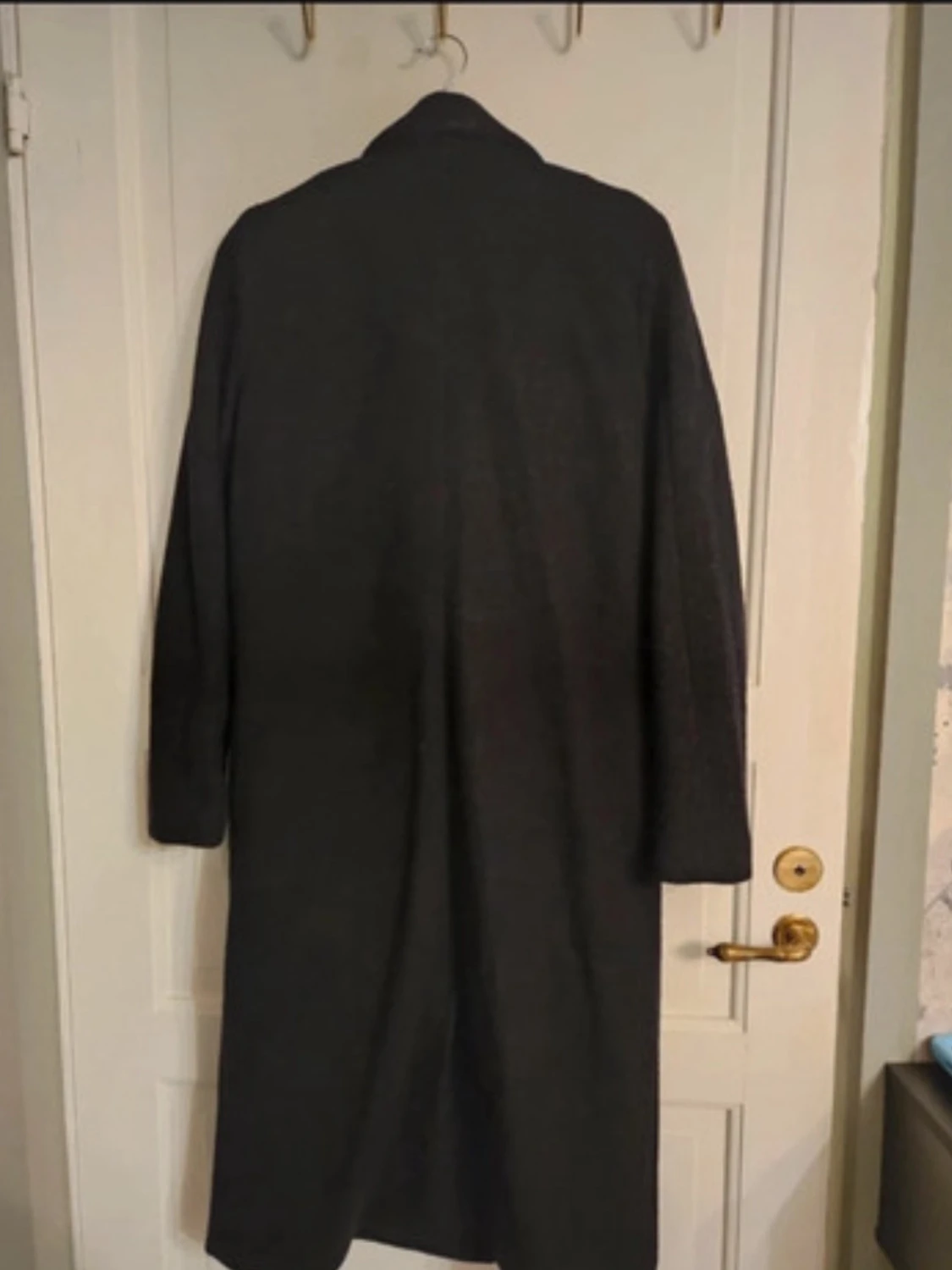 Svart kappa MONKI - 1