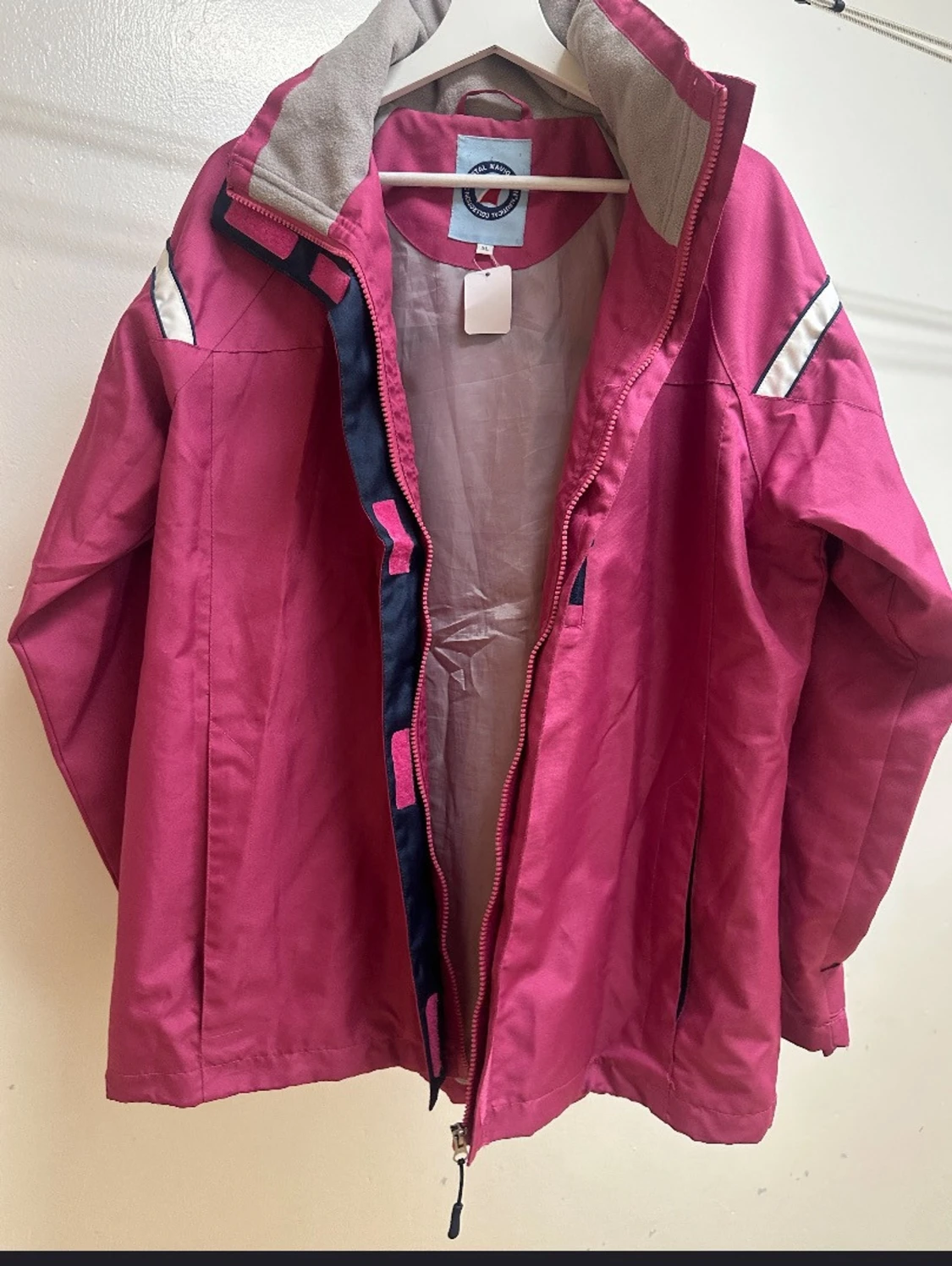 Mörkrosa vindjacka med reflexdetaljer - 2