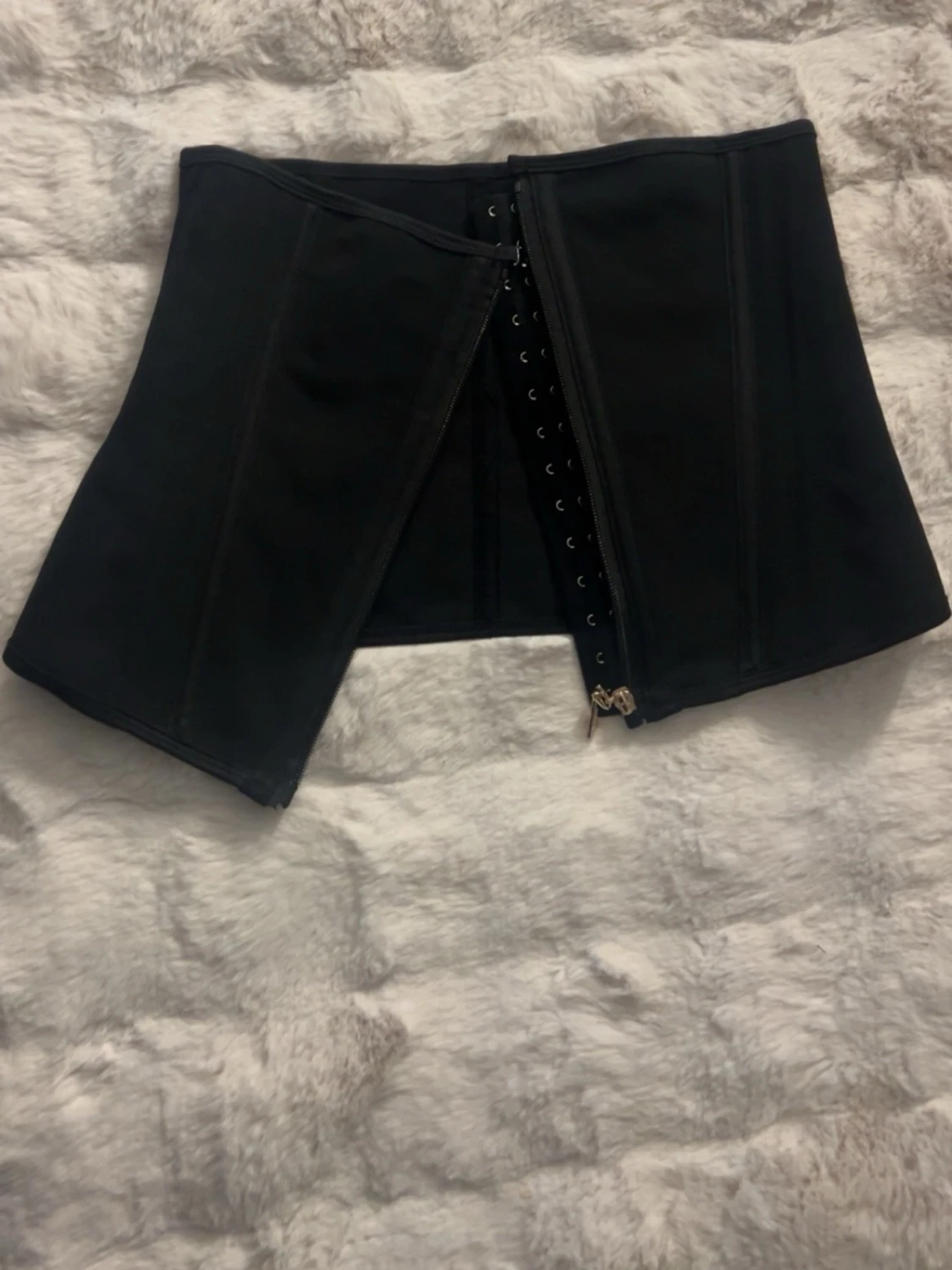 Svart midjekorsett med hyskor