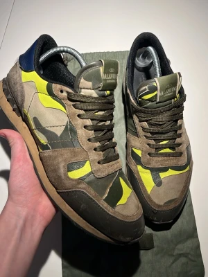 Valentino rockrunners  - Väldigt unika valentino opens till salu! Bra sko för kylan i Sverige! Självklart autentiska! Box följer med! Hör av er vid fundering!
