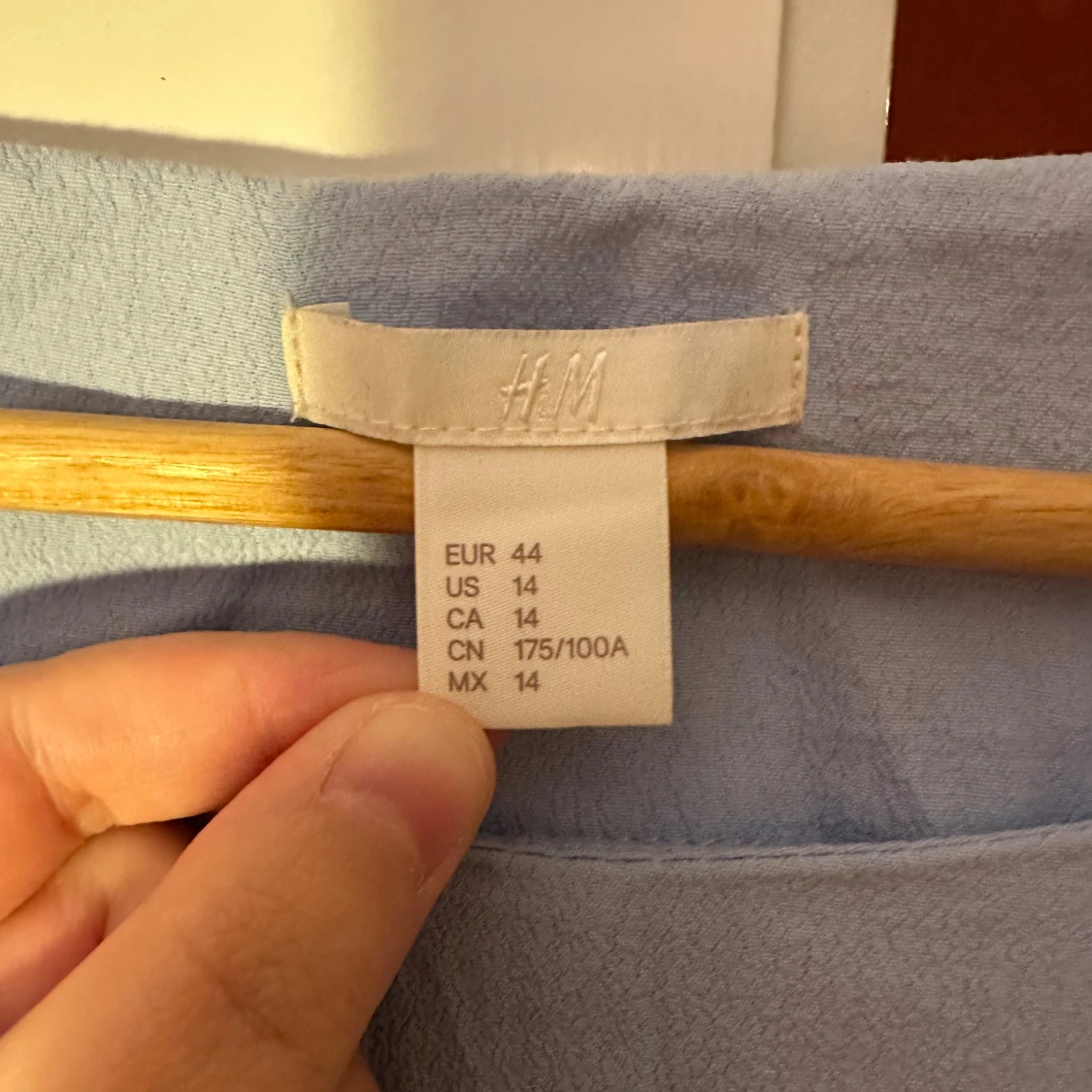 Ljusblå klänning med knytärm från H&M strl: 44 - 2