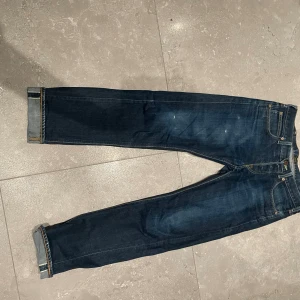  Selvedge jeans - Feta selvedge jeans med fade! Storlek 30/32 | jag på bilden är 178 men passar nog bättre större | sitter straight | arkiv stil