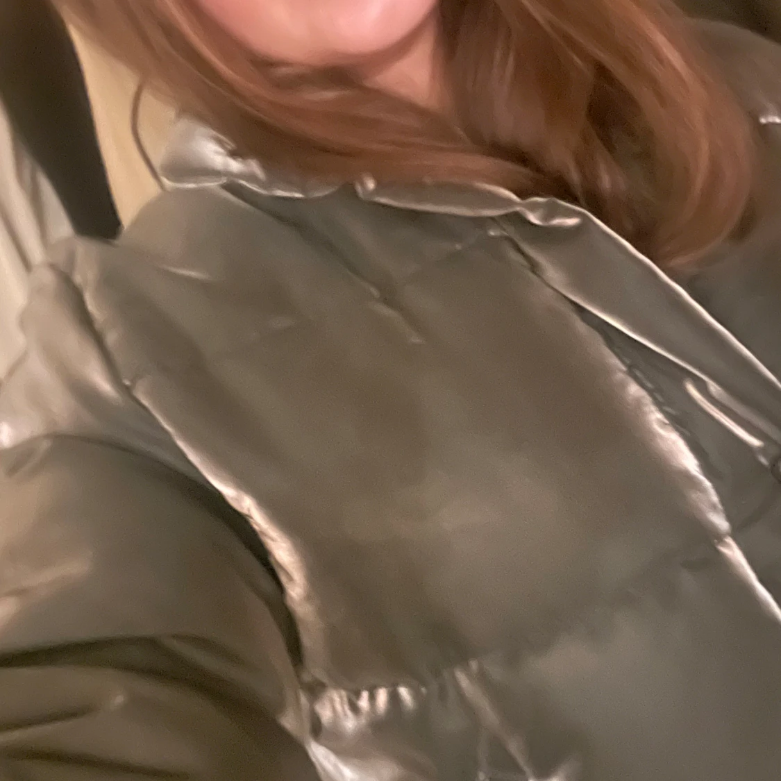 Glansig grå pufferjacka från Moncler - 2