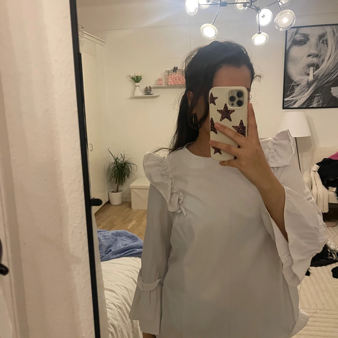 Vit blus med volangärmar - 1