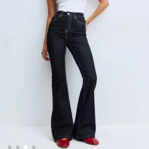 Jeans - Helt nya, aldrig använda med prislapp 