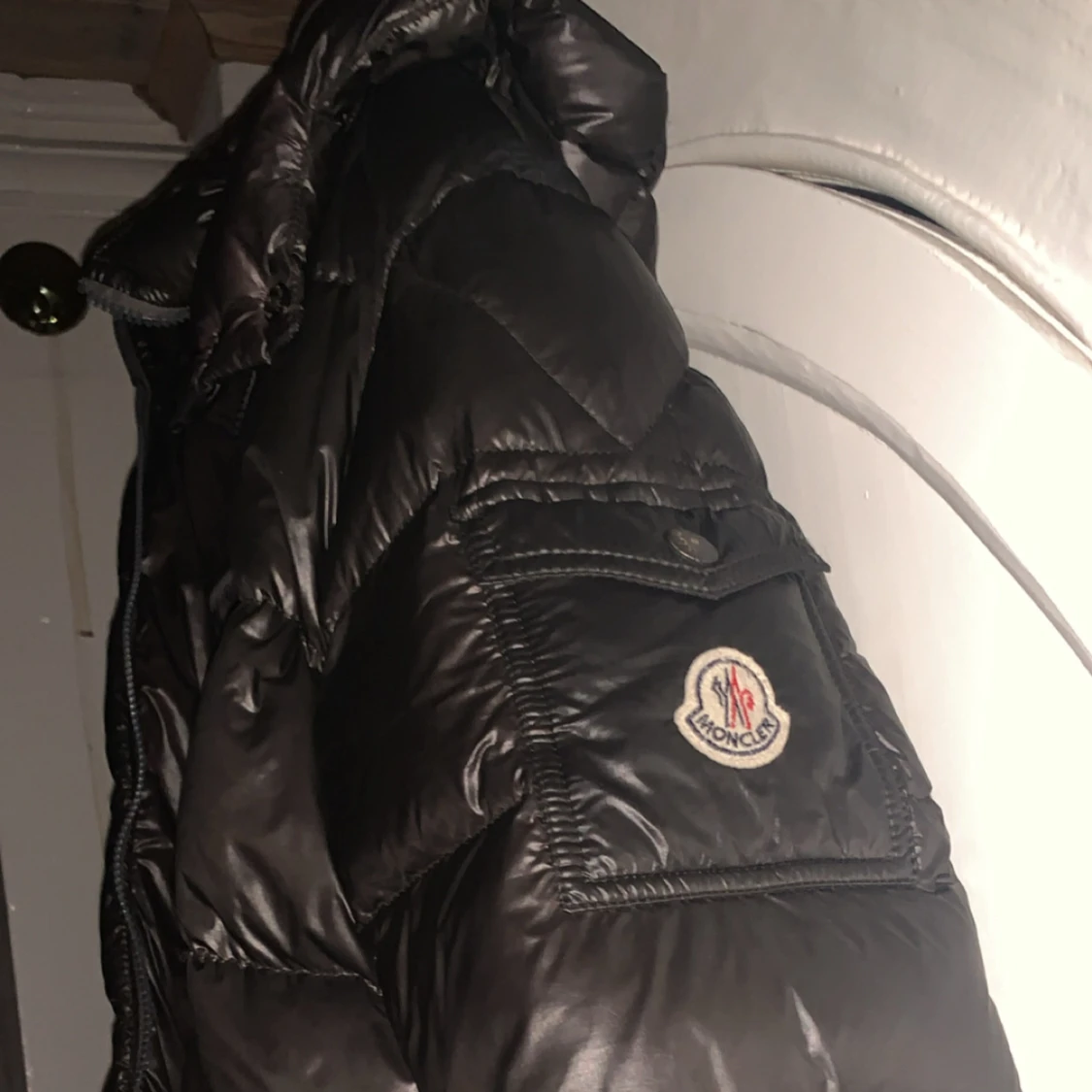 Svart Moncler pufferjacka med huva - 1