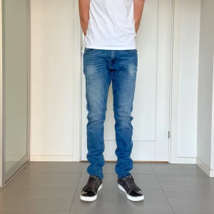 Replay Anbass Jeans  - Säljer nu dessa Replay Anbass Jeans, W32 o L34, skriv för fler bilder/frågor🙌🏼