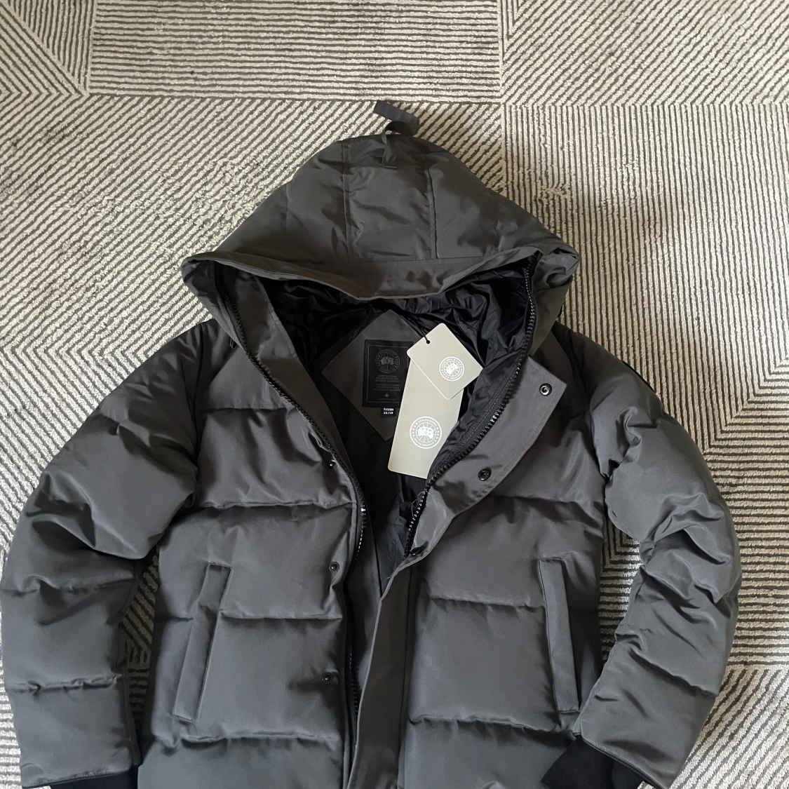 Svart pufferjacka från Canada Goose XS