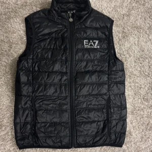 EA7 väst - Storlek S