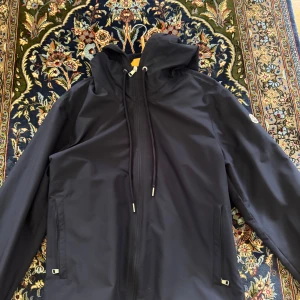 Moncler windbreaker - Moncler windbreaker. Skick 9/10. Storlek 4/M