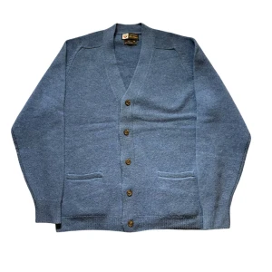 Alan Paine Kofta - Hej! Säljer nu min kofta från märket Alan Paine, storlek 44/XS sitter som S, bra skick. Tveka inte på att höra av dig om du har frågor eller funderingar kring koftan!