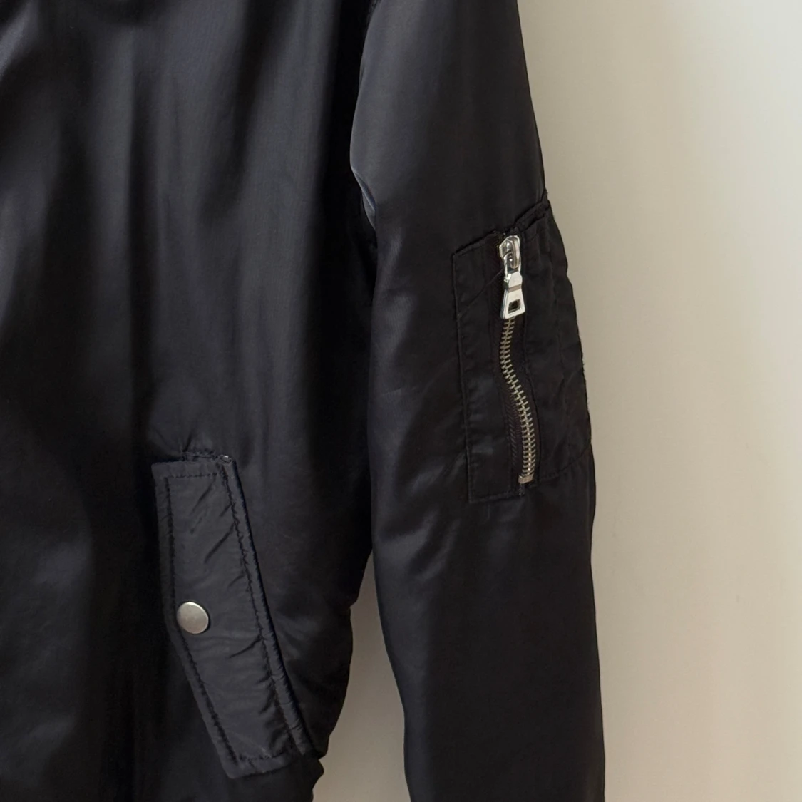 Svart bomberjacka från Junkyard i XS - 4