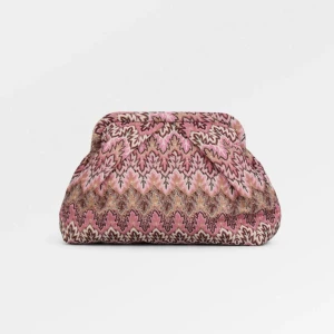 Beck söndergaard - Säljer denna fina clutch från Beck söndergaard då jag inte använder den längre! Köpt för 679kr säljer den för 500kr (pris går att diskutera)💕