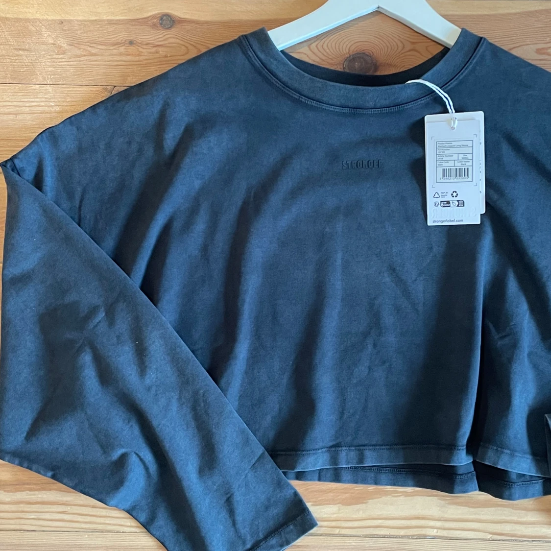 Croppad långärmad tröja Stronger 