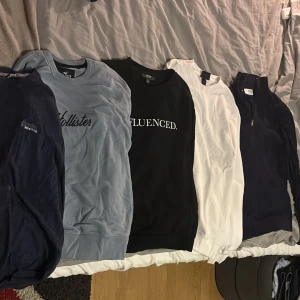 Fem crewneck-tröjor i olika färger - Fem olika tröjor alla är i S förutom vita, och ljusblåa som är i XS. 99kr per tröja alla för 400!