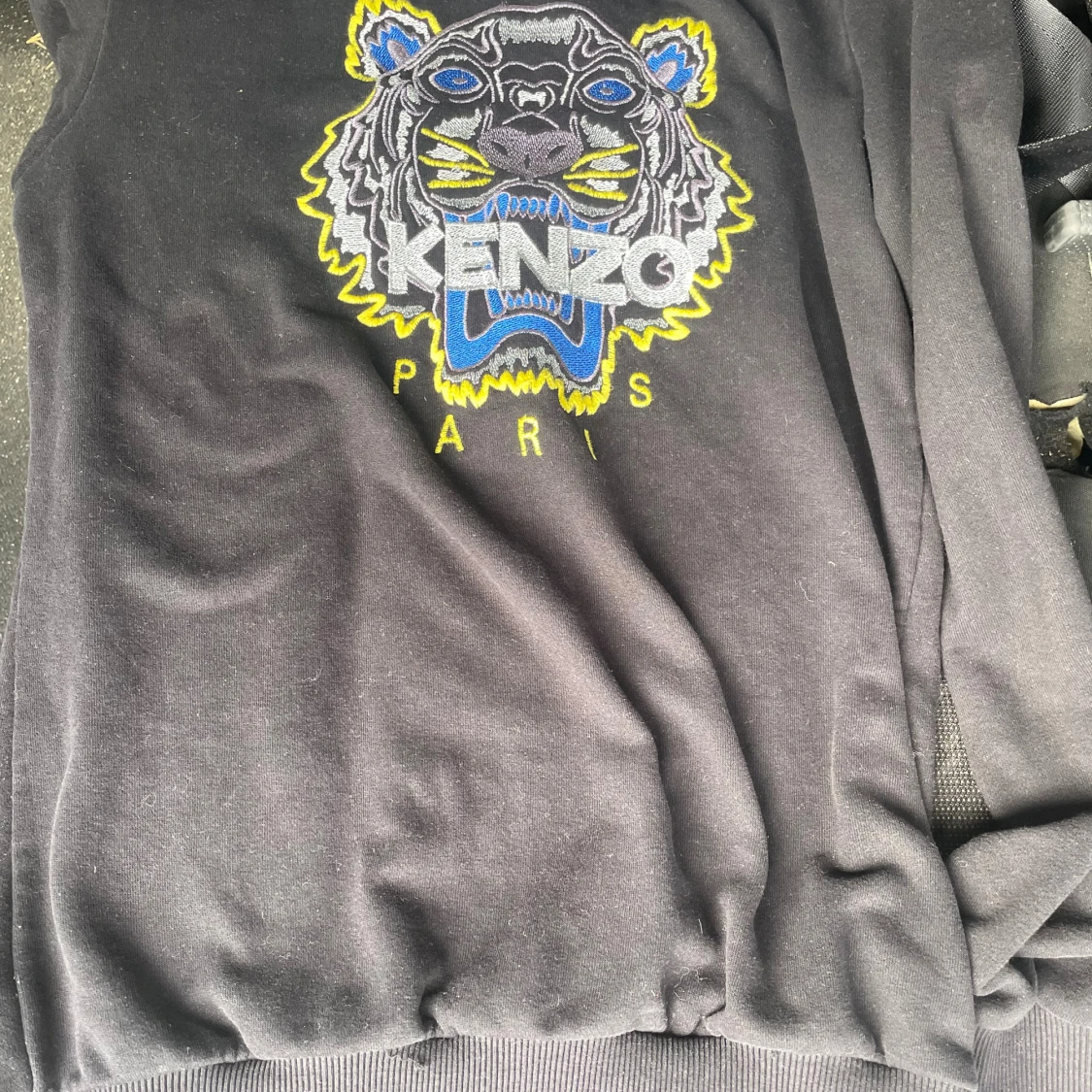 Svart Kenzo tröja med tigerbrodyr