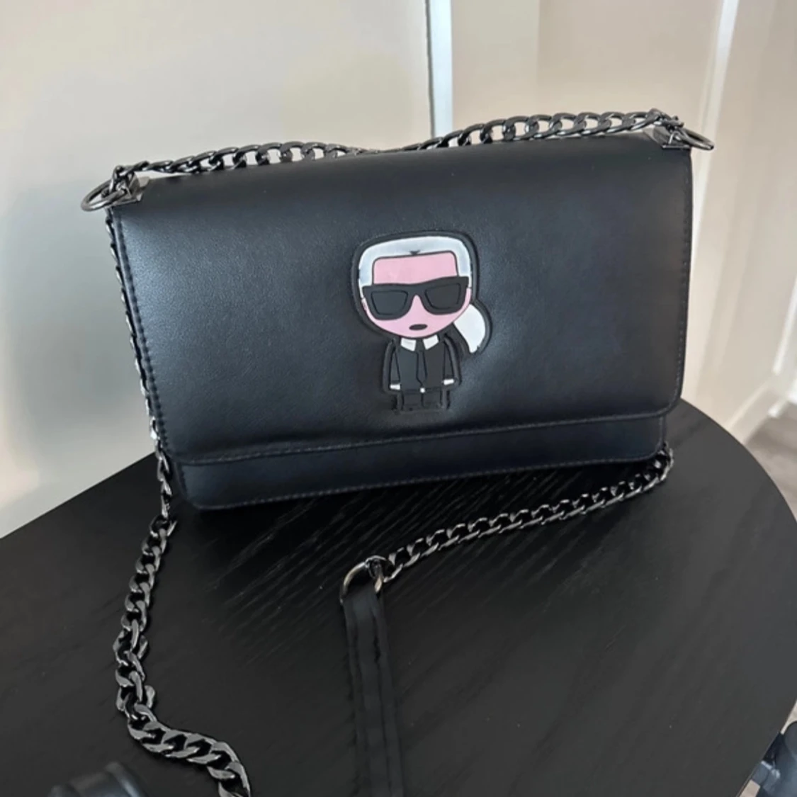 Svart axelväska Karl Lagerfeld