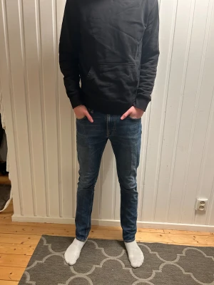 Nudie jeans  - Ett par schyssta nudie jeans i modellen Lean Dean🤩 | mindre tecken på användning men inga skador över huvudtaget👌 | kom DM vid frågor och funderingar🤝