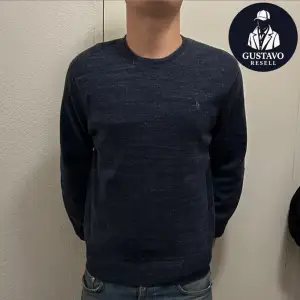 Tja. Säljer denna stickade ralph lauren tröja i storlek M. Fint skick utan defekter. Tveka inte på att ställa frågor! 🙌