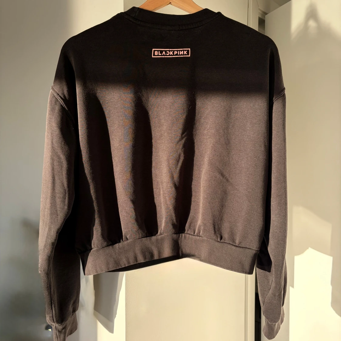 H&M svart sweatshirt - 1