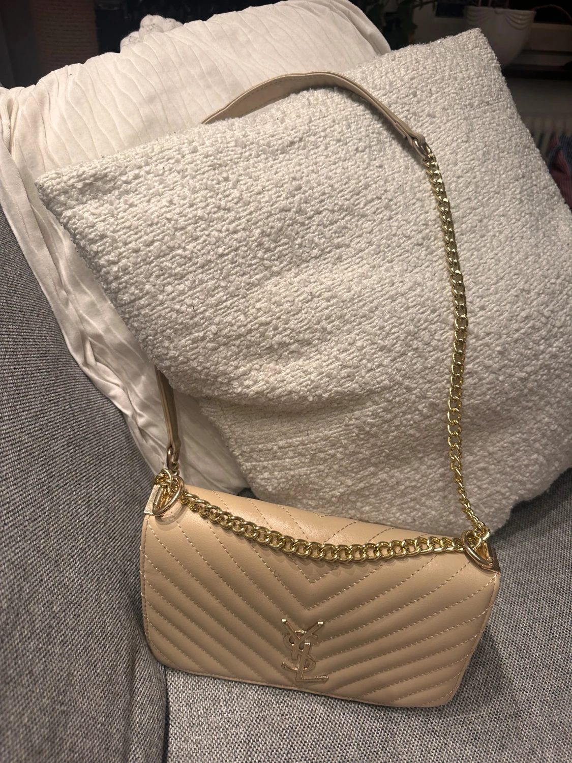 Beige quiltad axelväska från YSL - 2