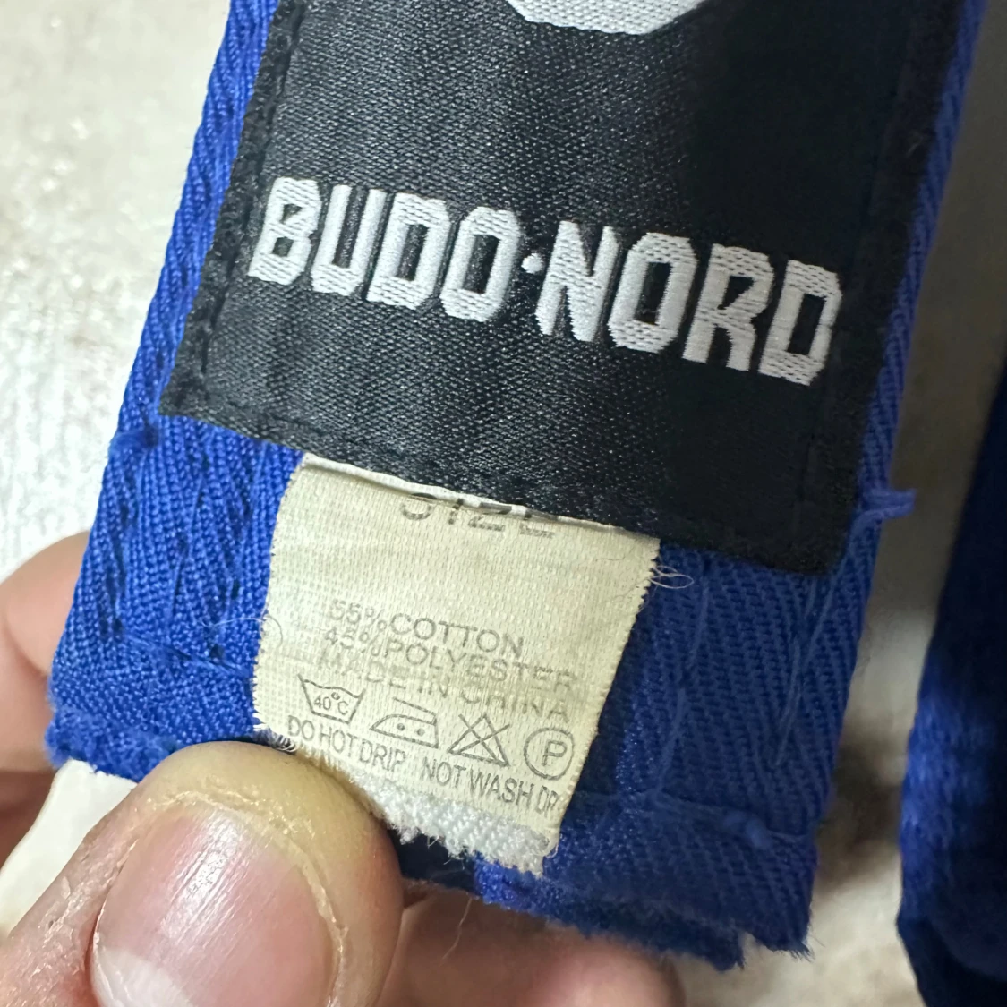 Blått Budo Nord bälte med vit rand - 1