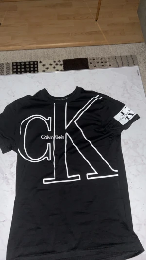 Vit svart tröja - Vit svart tröja 